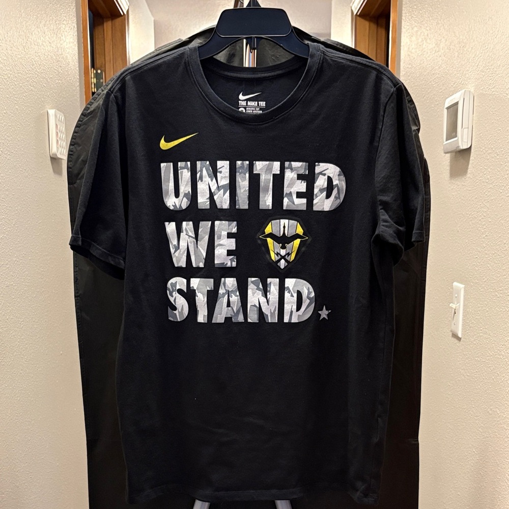 Nike Men’s Oregon Ducks Black Graphic 'United We Stand' Tee
